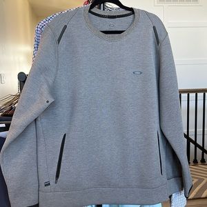 Oakley crew sweater with pockets!!!
